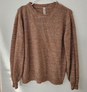 Brown Crewneck Sweater with Textured Knit and Ribbed Cuffs